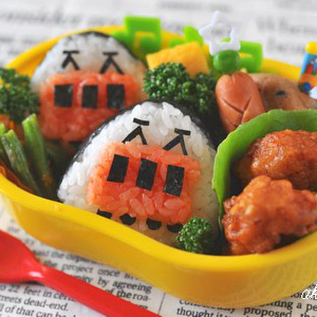 貼り付けおにぎりで電車のお弁当