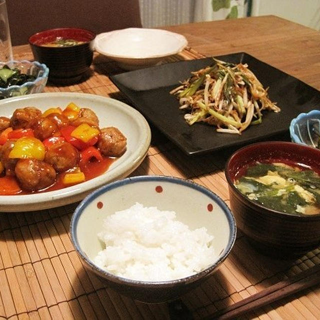 肉団子甘酢あんともやしと葱の酢醤油炒め