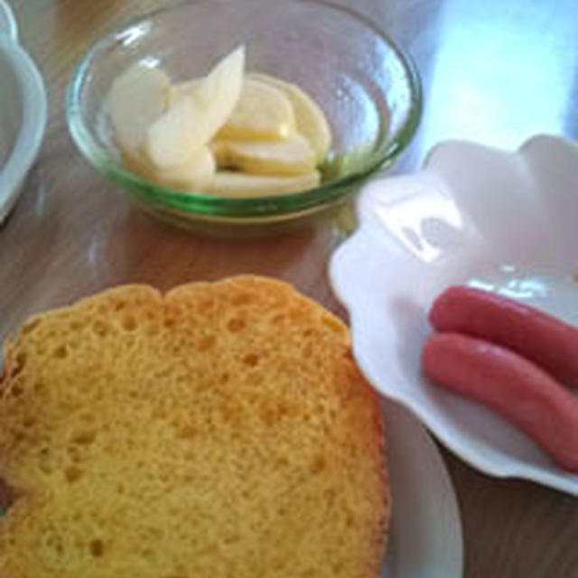 天然酵母コースのパン、りんごケーキ。他。