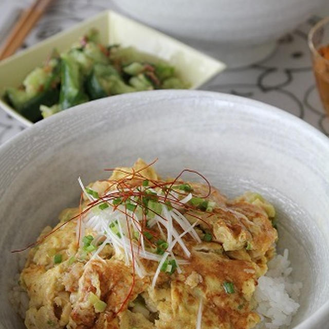 天津飯　と　たたききゅうりの梅和え