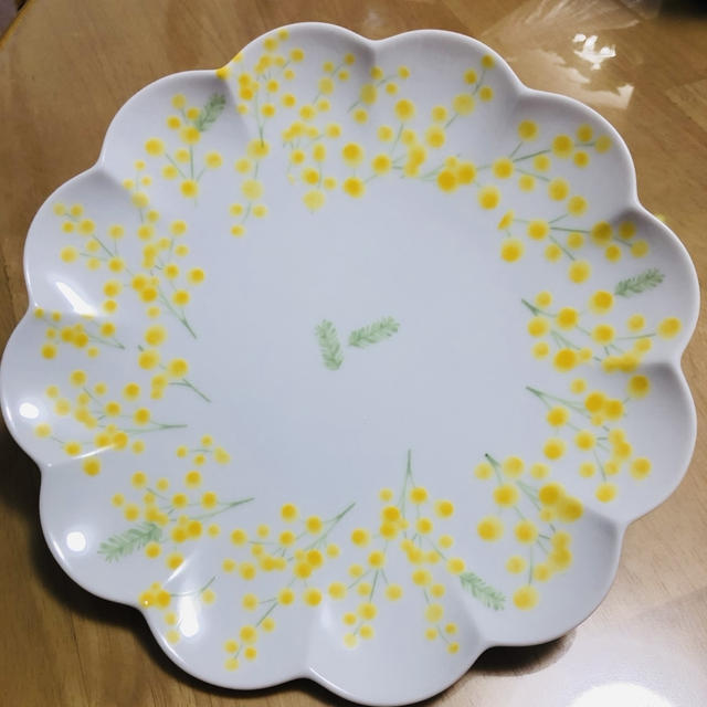 ミモザのリースのお皿ができました