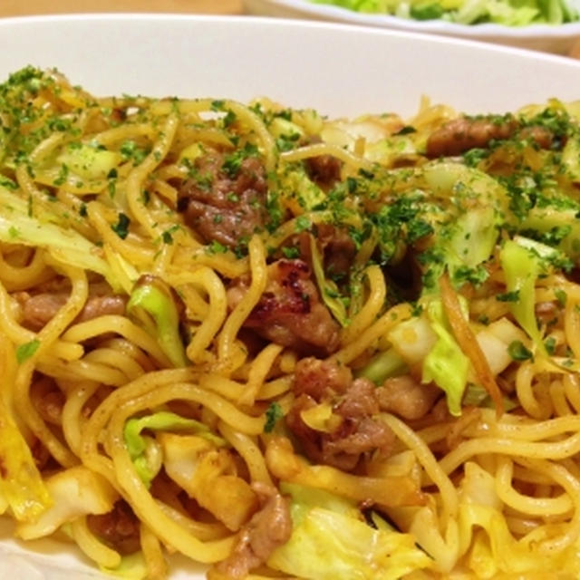 麺を焼きつけた焼きそば＆木綿豆腐の辛味炒め♪
