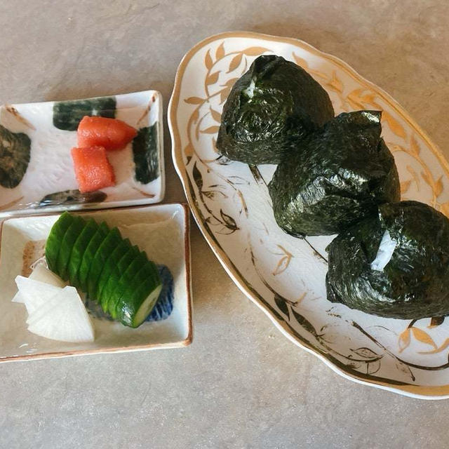 “おにぎり”は日本の文化を象徴する存在であり、冷めたご飯が何故に、“おにぎり”として、美味しいの