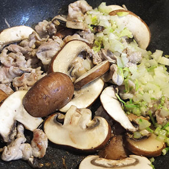 マッシュルームと豚肉のブラウンクリームソース