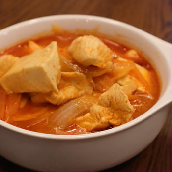 韓国料理　激辛　タルケジャンスープ