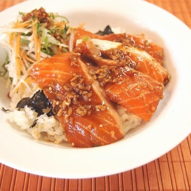 サーモンの醤油麹漬け丼。