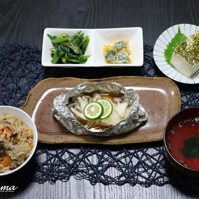 秋の和定食！秋鮭のホイル包みと鶏肉とキノコの炊き込みご飯