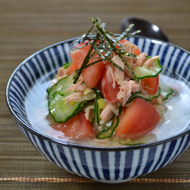 夏休み簡単ランチその２。と、もりもり試作の晩ご飯。トマトのみそ和え。