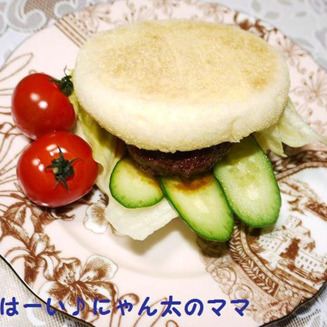 今日のお弁当は＜ハンバーグマフィン＞♪ミィーちゃんごろごろ★