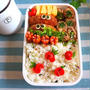 カリカリ梅で小花弁当