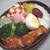 鶏肉のトマトソース煮弁当。可愛いにゃんこのツーショット