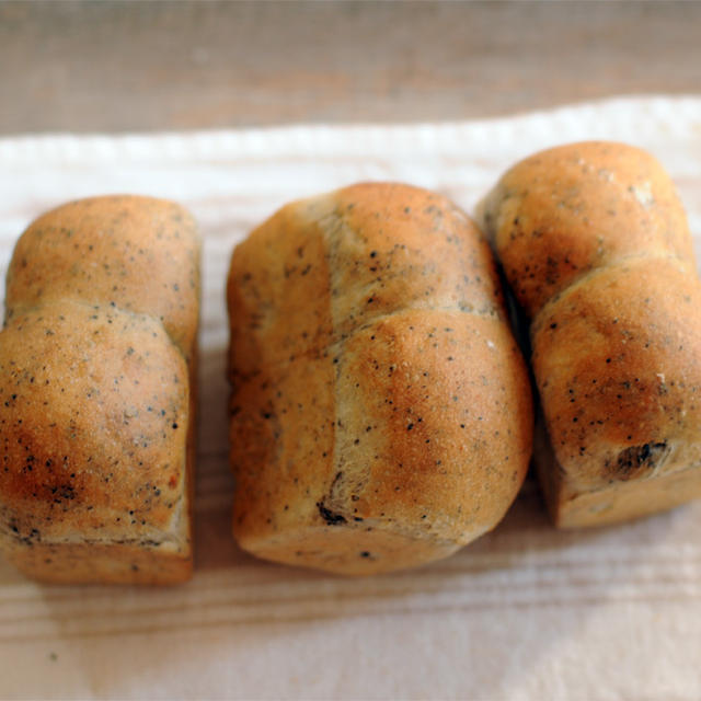 黒ごまミニ食パン
