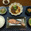 【晩ごはん】しょっぱい鮭の塩糀漬け、肉豆腐。キュウリの佃煮と栄養満点お昼ごはん。