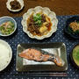 【晩ごはん】しょっぱい鮭の塩糀漬け、肉豆腐。キュウリの佃煮と栄養満点お昼ごはん。