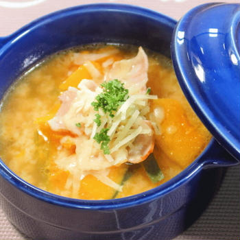 【かぼちゃとベーコンの味噌スープレシピ】チーズで激変！旨味濃厚！【213kcal】
