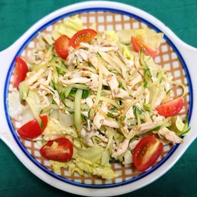 蒸し鶏とキュウリの中華風サラダ