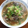 鍋の残り汁で「ホルモンラーメン」