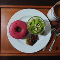 ふかふかスタバドーナツ！甘酸っぱいストロベリー♪凛と茶葉感&まろやかアールグレイミルククリーム♪
