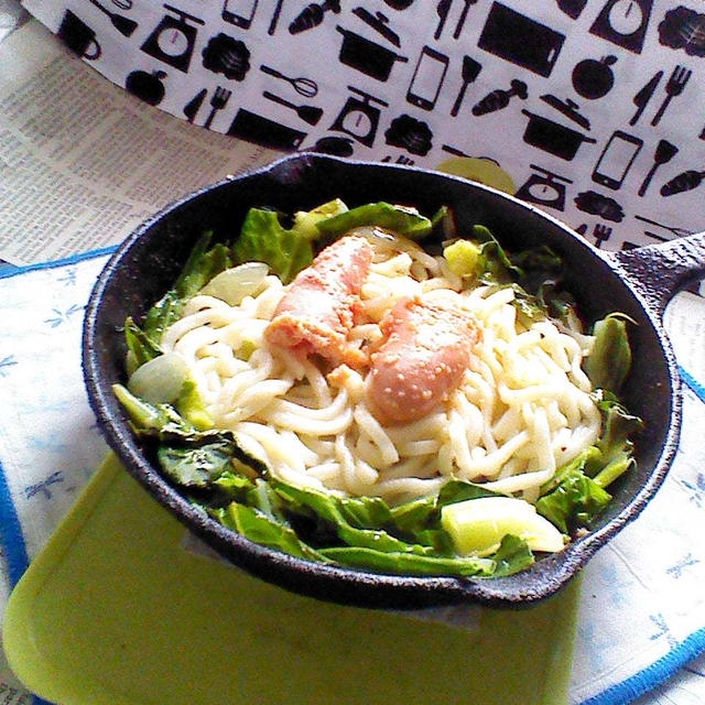 キャベツのアヒージョ炒め焼きうどん明太載せ