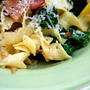 Pasta with Kale, Bacon, and Parmesan Cheeseケールとベーコンとパルメジャンチーズのパスタ