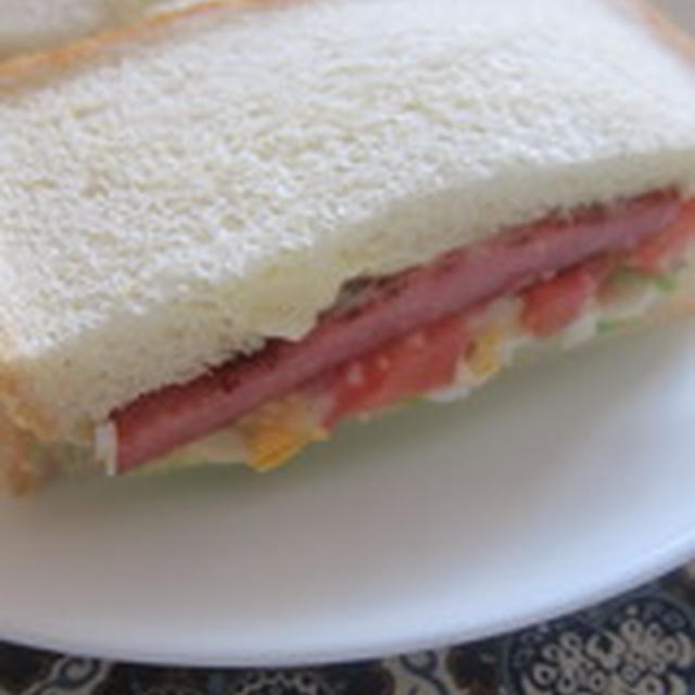 「ＢＬＴ風ハムステーキサンド」
