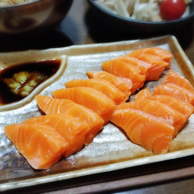 【家ごはん】 珍しくサーモンお刺身！　[レシピ] 五目御飯