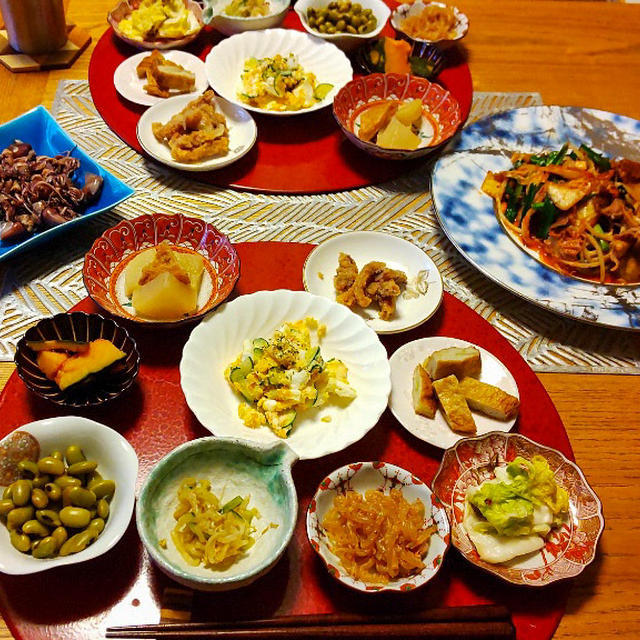 豚キムチとほたるいか酢味噌と作り置き小鉢９品で晩酌