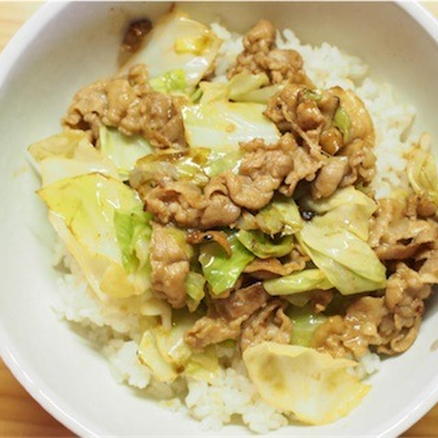 胃袋をがっちり掴む！豚キャベオイマヨ丼