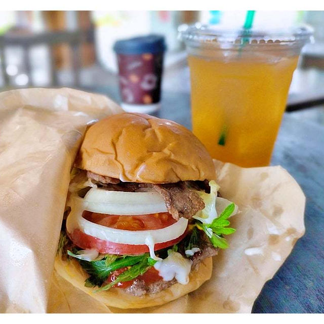 限定「ヒージャーバーガー（ヤギ肉）」と「カラギ茶」＠沖縄最北端の道の駅・ゆいゆい国頭（くにがみ）