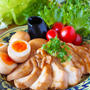お得な味玉までついてくる【レンジで鶏チャーシュー】