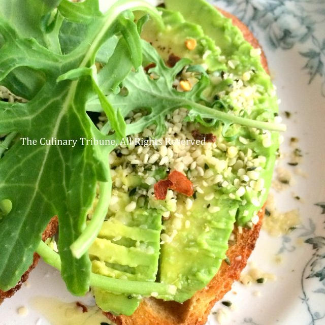 Avocado Toast with Hemp Seeds and Baby Kale Leavesヘンプシードのせアボカドトースト