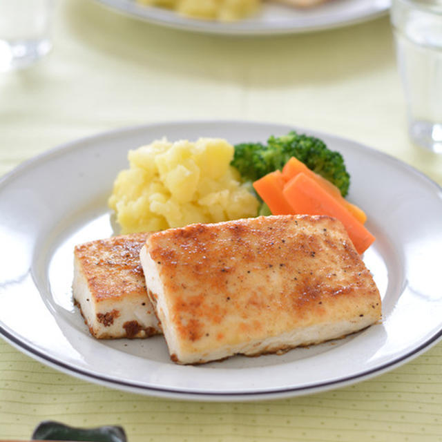 やみつき☆焦がしにんにく豆腐ステーキ。【堂々メインで食べ応えあり・仕上げにちょい足し】
