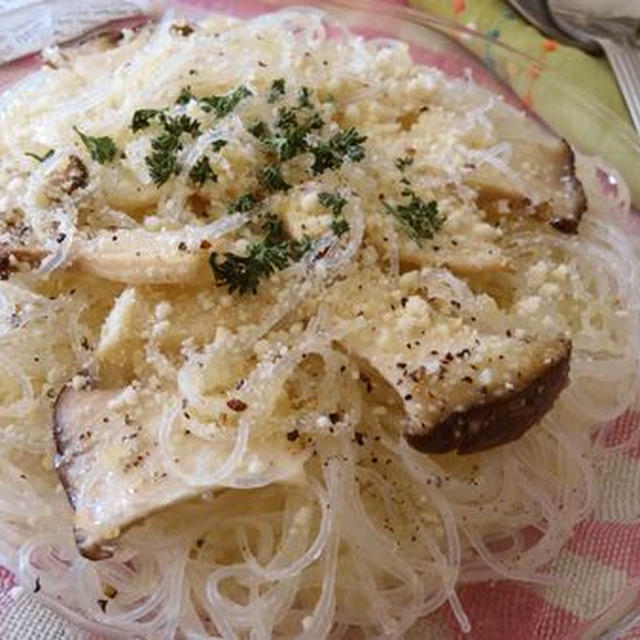 主食にもなる♪　春雨でエリンギチーズのおつまみパスタ