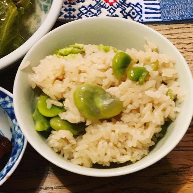 旬の料理が並ぶ食卓☆そら豆ごはん