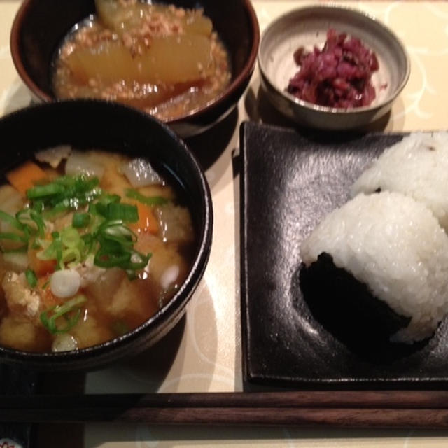 かもめ食堂を観て･･･いかなごの釘煮のおにぎり