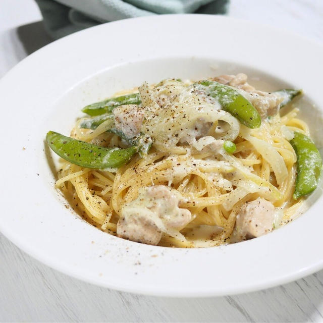 スナップエンドウと鶏のクリームパスタ