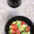 ワインに合うおつまみがあと一品欲しい〜！とき、アボカドとトマトのちょっと和風なサラダ。