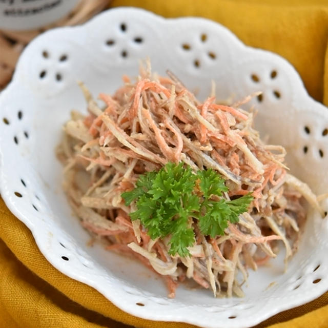 お腹の中からキレイに！！濃厚♪ごぼうときのこのごま味噌サラダ