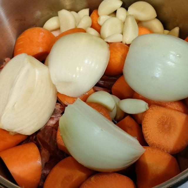 夜な夜な仕込み作業中…