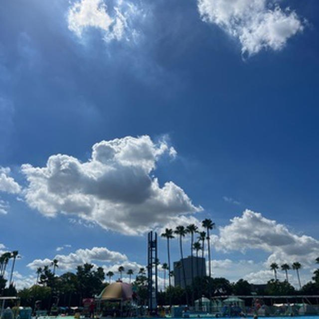 この夏ラストの野外プールへ