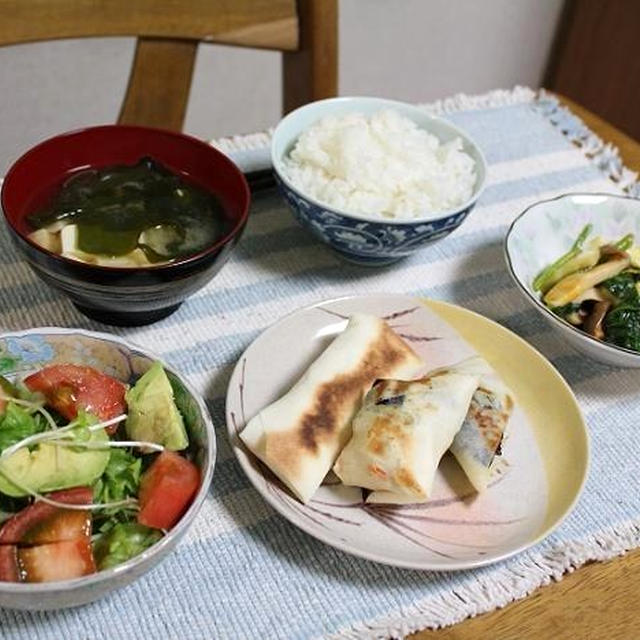 五目焼きそば入り春巻きと枝豆・餅・チーズ入り春巻きと野菜のピザソース炒めでうちごはん（レシピ付）