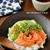 ある日の超簡単お昼ごはん「アボカドとサーモンの甘酒醤油漬け丼」（息子が「天国みたいな味がする」て大喜びでした。笑）