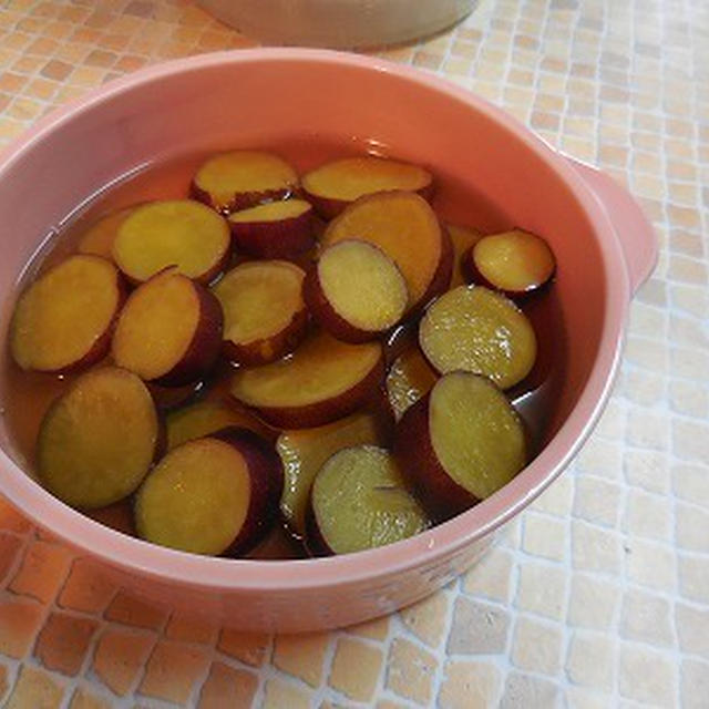 みりんのまろやかな甘みがとってもおいしいさつまいも煮♪