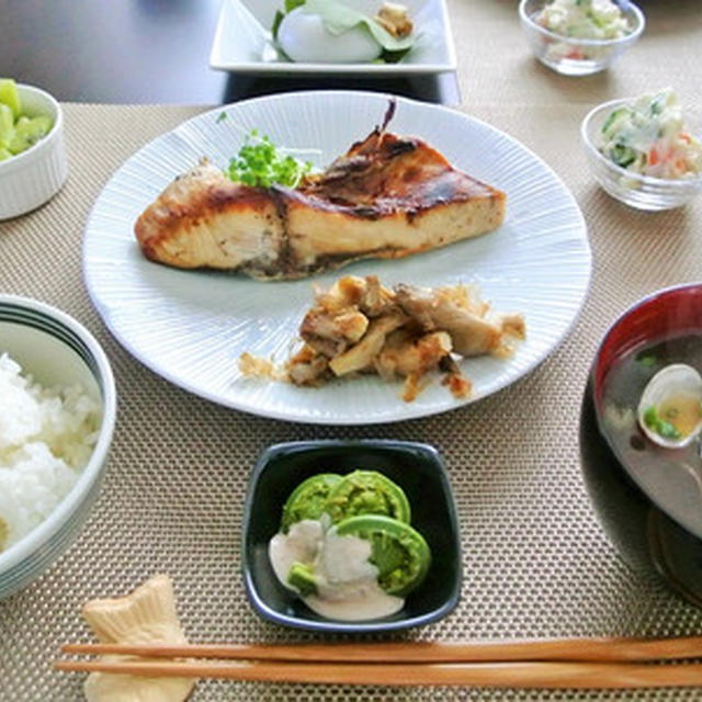 朝ごはん日記 こごみ（山菜）と軽めの洋食