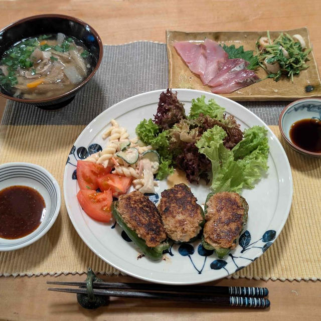 ピーマンの肉詰めと豚汁の晩ご飯と　ピンクと白のエゴノキの花♪