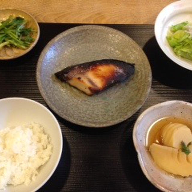 春の定食とたま通り