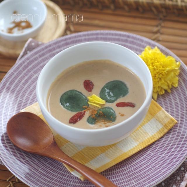 よもぎ白玉入りの黒糖くるみ汁粉