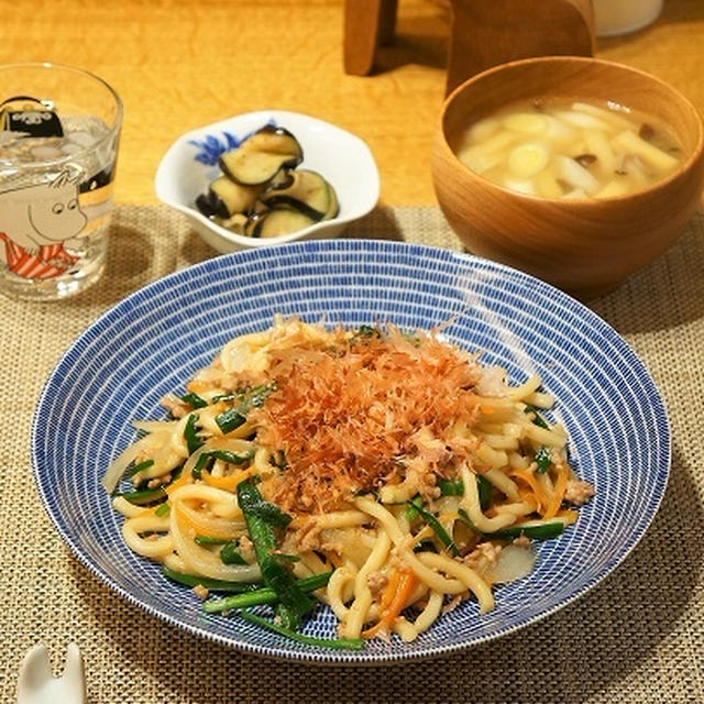 豚ひき肉とニラの焼きうどん