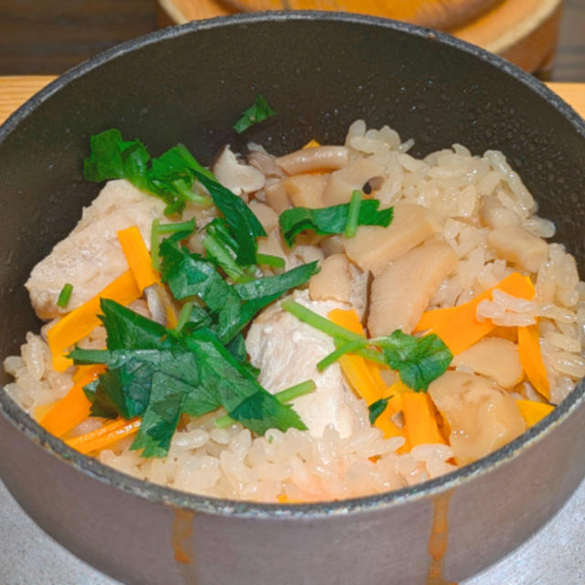 河豚と茸の釜飯