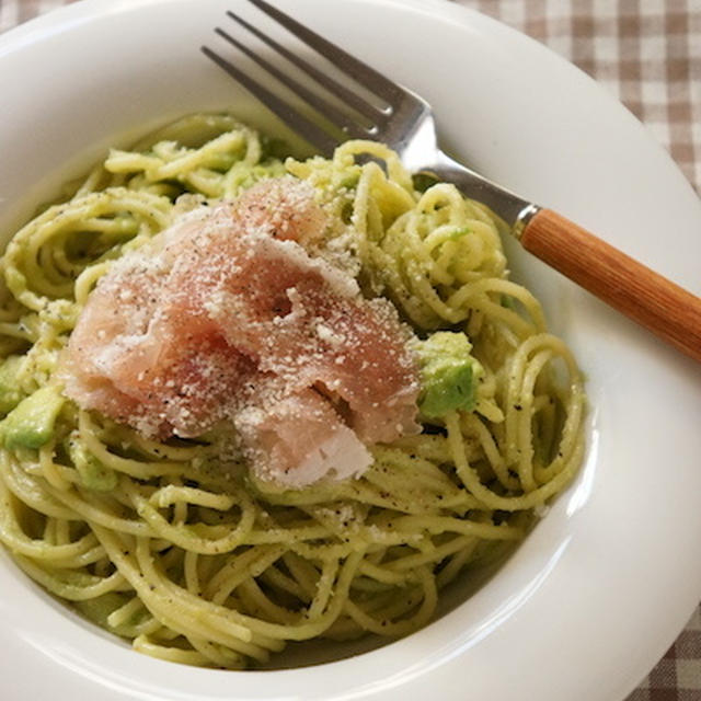 【611kcal】フライパン＆まな板要らず＊生ハムとアボカドのパスタ